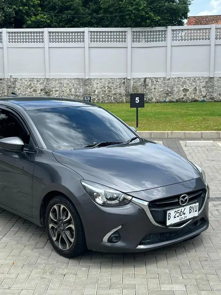 Cool Hatchback dibawah 200jt Mazda 2 R Skyactive AT 2018 Abu2