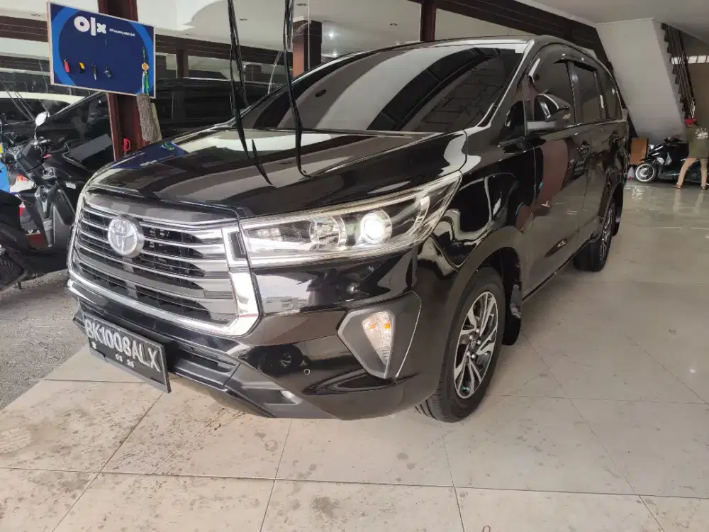 Innova V Diesel AT 2021 solar 2022