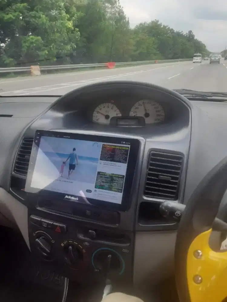 Monitor tv di mobil