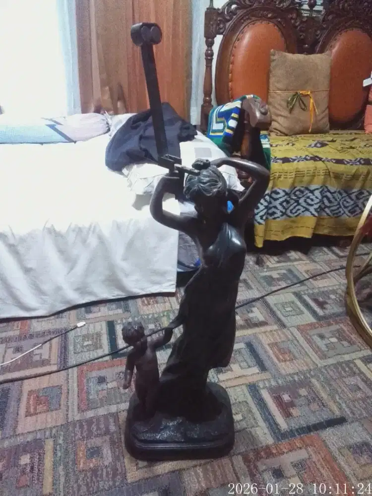 Patung lampu vintage ibu & anak perancis abad 19