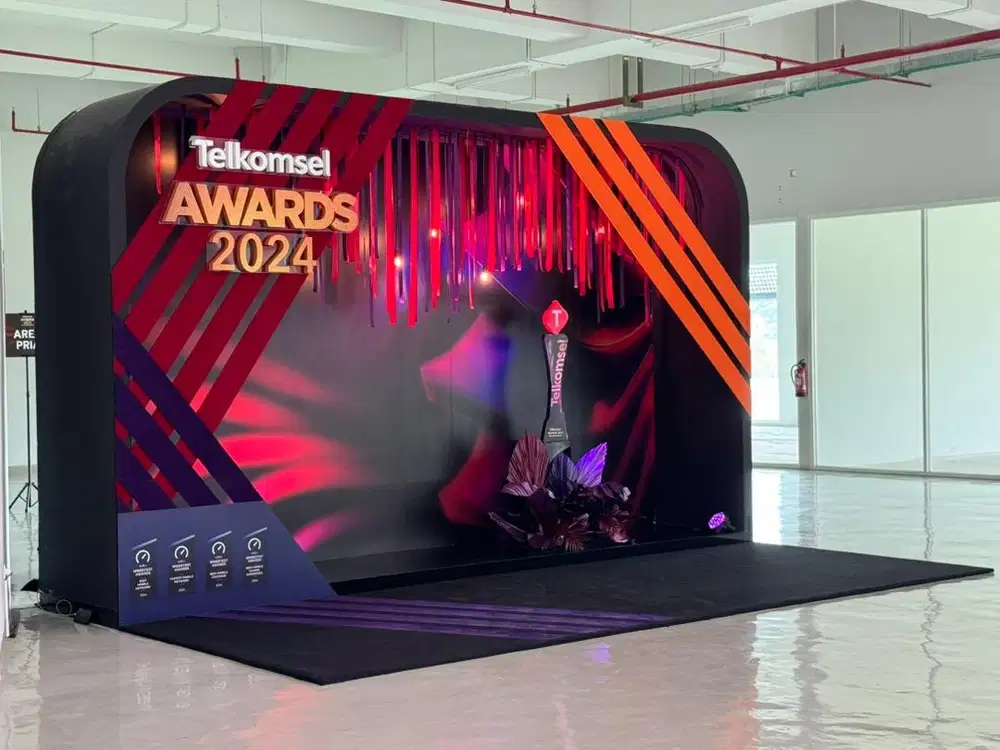 GRAPHIC DESIGNER & 3D