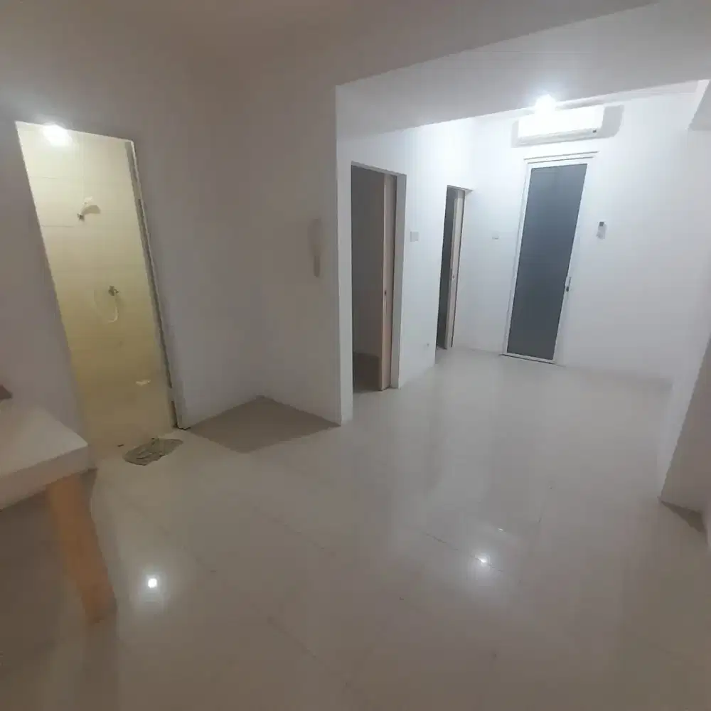 DIJUAL CEPAT DAN MURAH UNIT(SHM) 2 KAMAR DIATAS MALL APARTEMEN BASSURA
