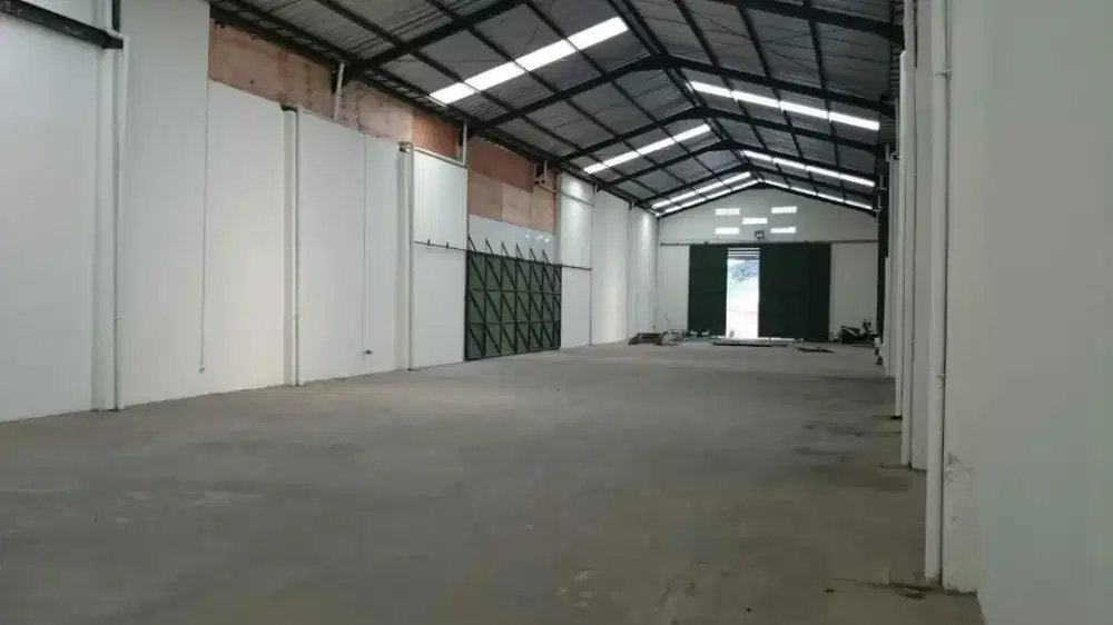 Disewakan gudang 700m2 Jl. Cibolerang
