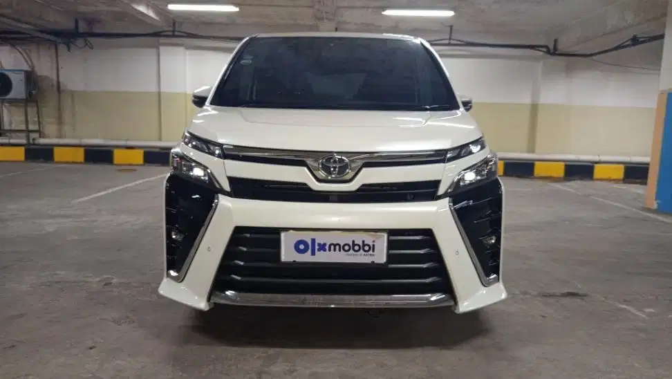 DP MURAH Toyota Voxy 2.0 Bensin-AT 2018 C5JVB