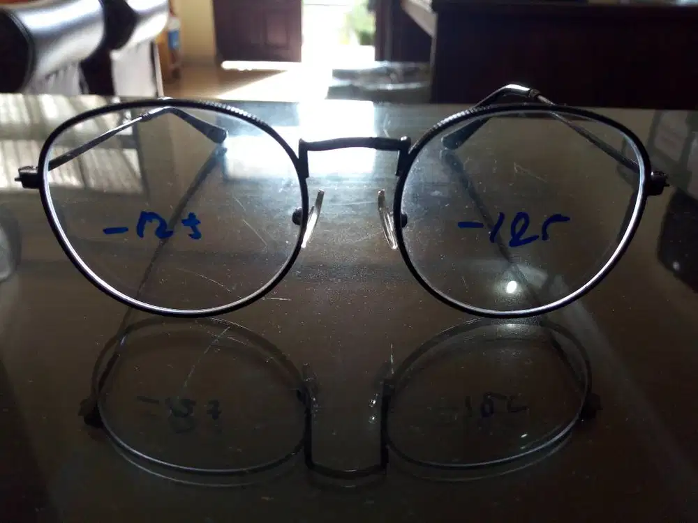 Dijual Cepat Kacamata minus 1.25 kanan kiri