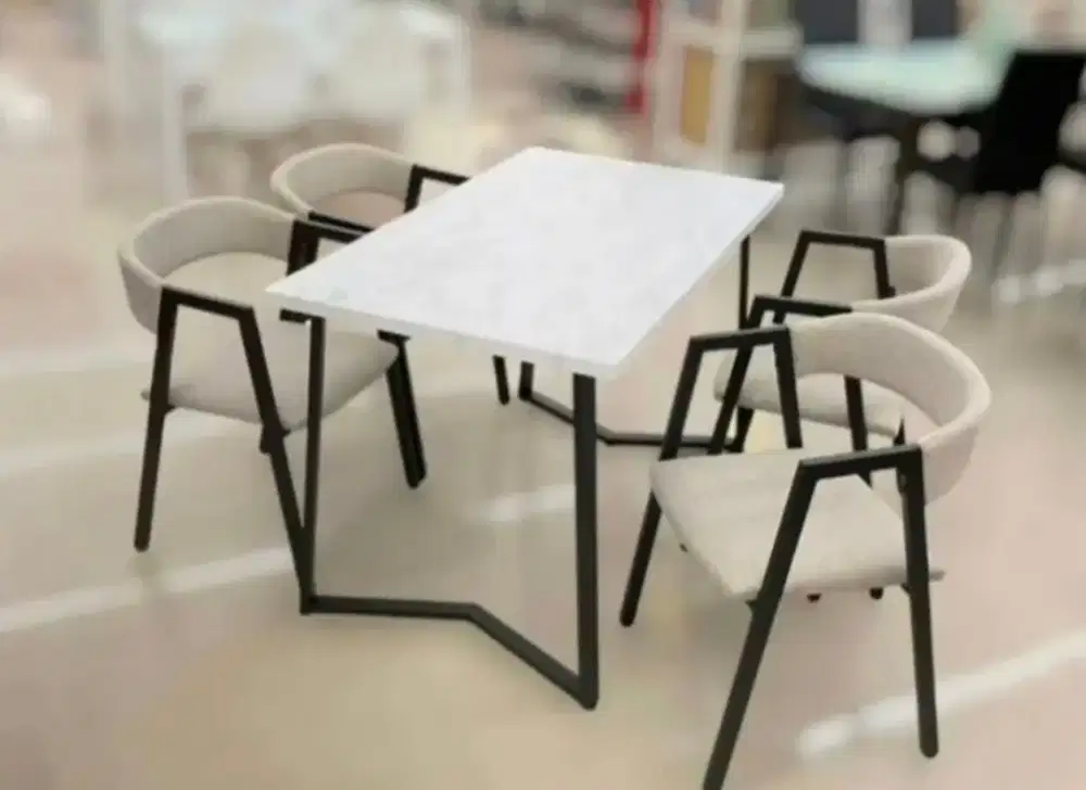 Set Meja Makan 4 Dudukan Harper Selma