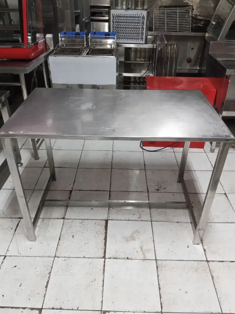 Meja 1 susun ukuran 110x65x77

Harga : 1,7jt