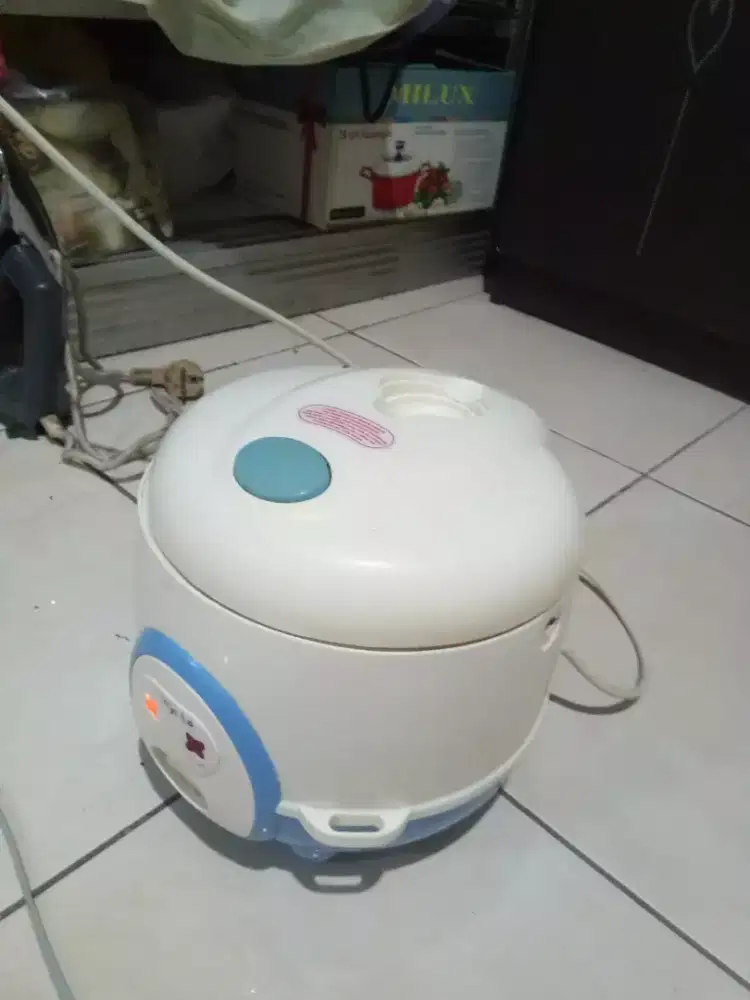 Magic com kecil.untuk masak.nasi,