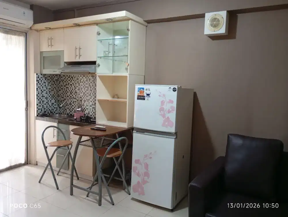 DISEWAKAN MURAH UNIT APARTMENT BASSURA DEKAT MALL 2 KAMAR FURNIS