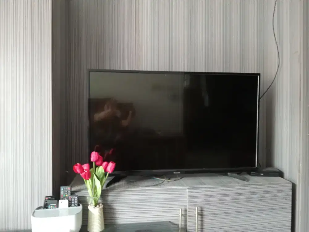 Di Jual TV 42 Inch + Bonus Set Top Book & Antena Masih Bisa Nego