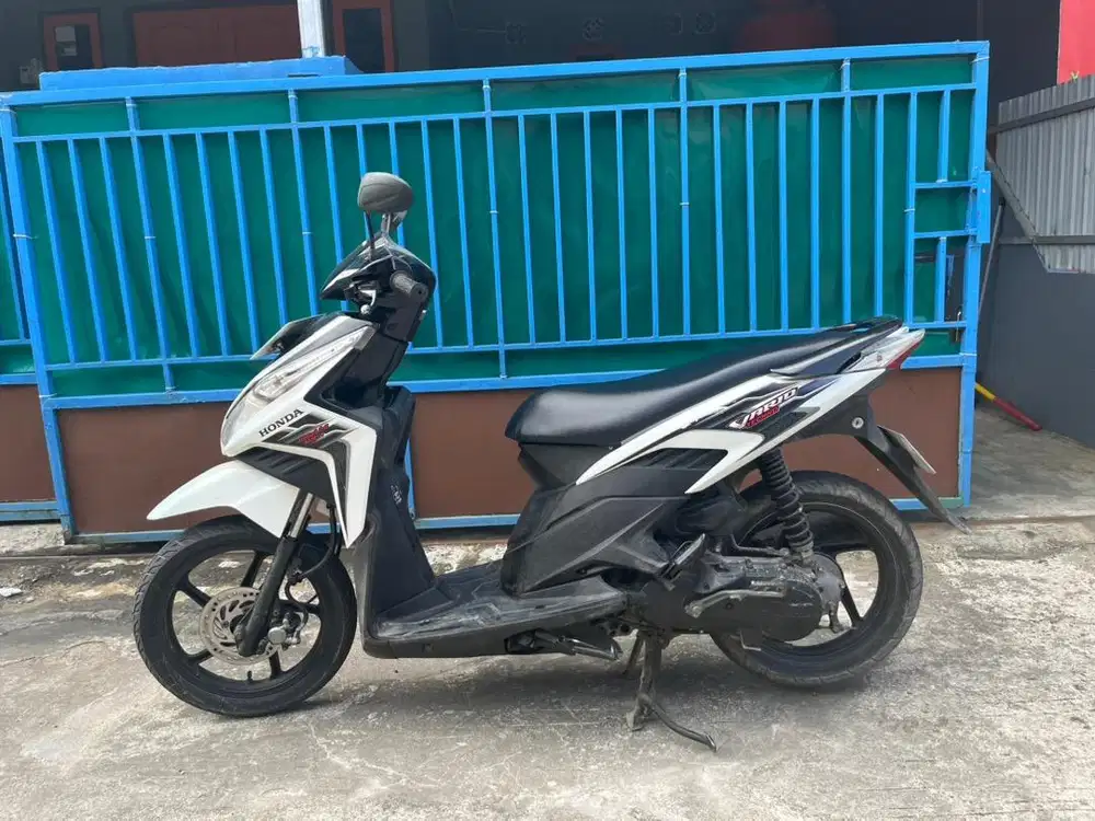 Di jual Vario Techno 110 bulan 3 tahun 2011