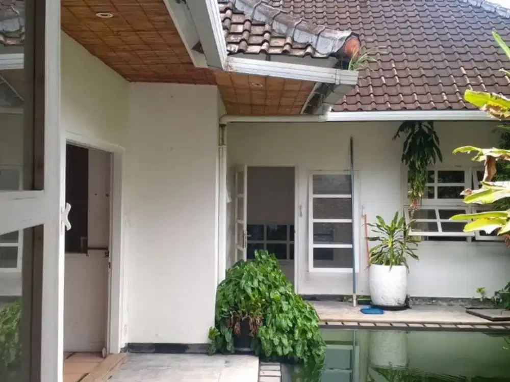 Villa Cantik dengan Design Tropicana Disewakan, di Seminyak Area