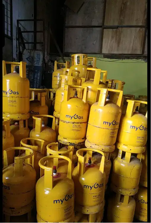 SUPIR DAN KENEK GAS LPG 50 KG