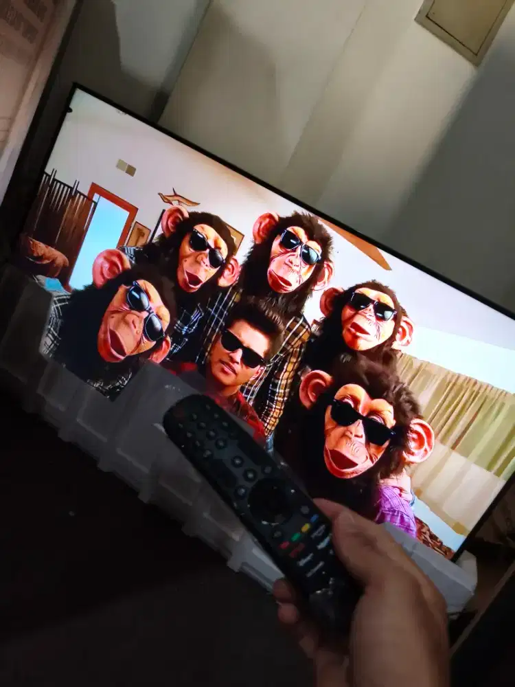 Smart tv 65 inch 4k lengkap siap pke. Tv display mulus masih plastikan