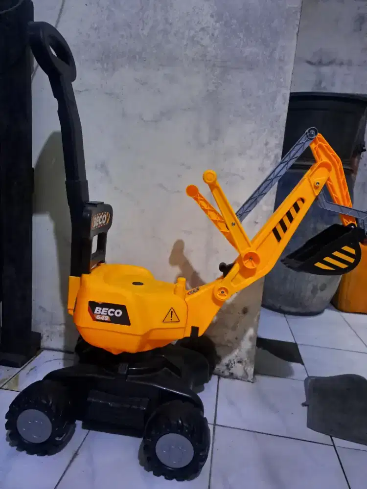 Beco excavator anak
