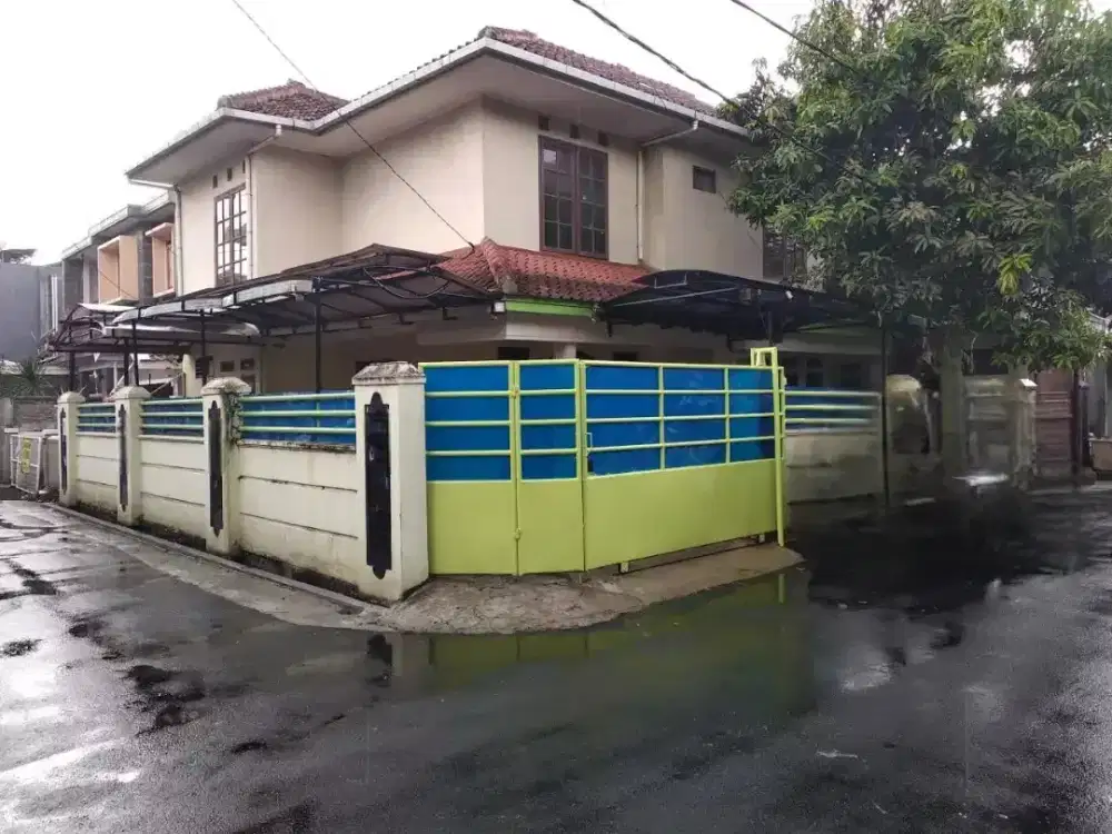 IJUAL RUMAH CEPAT FURNISHED POSISI HOOK 2 LANTAI PUSAT KOTA