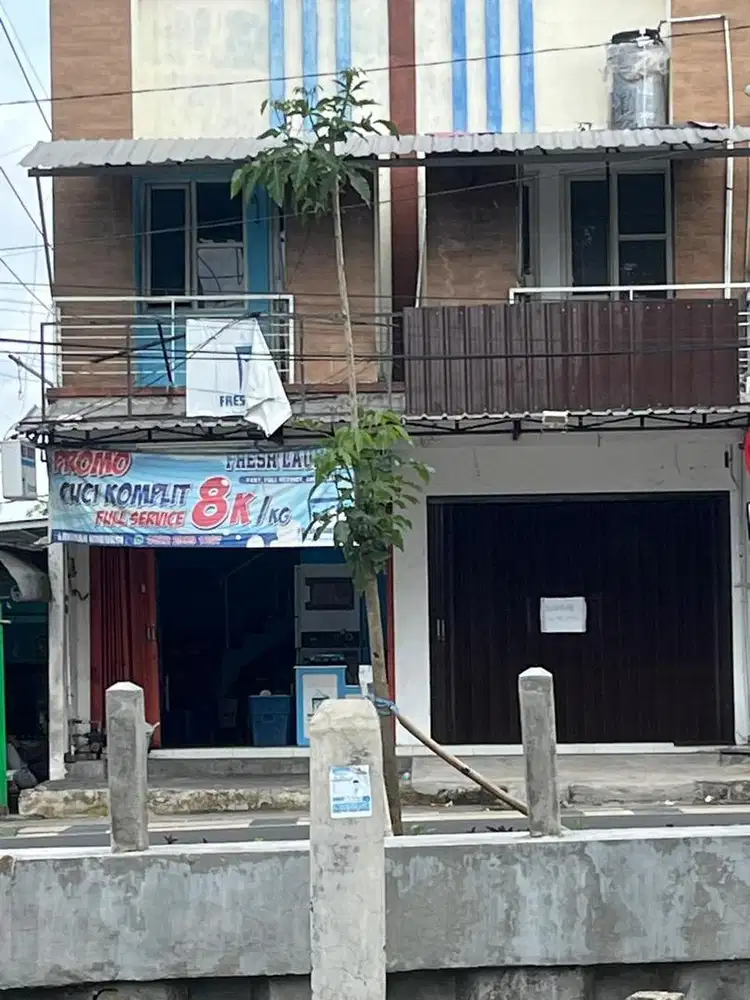 Disewakan Ruko 2 lantai ada kamar mandi dan siap pakai
