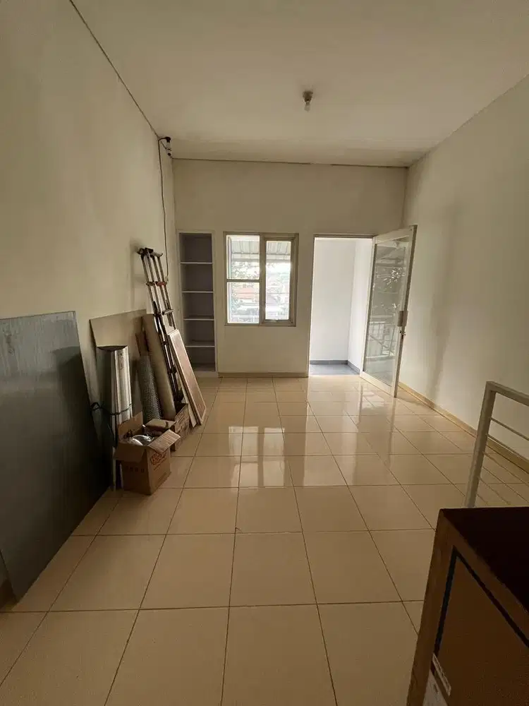 Disewakan Ruko 2 lantai ada kamar mandi dan siap pakai