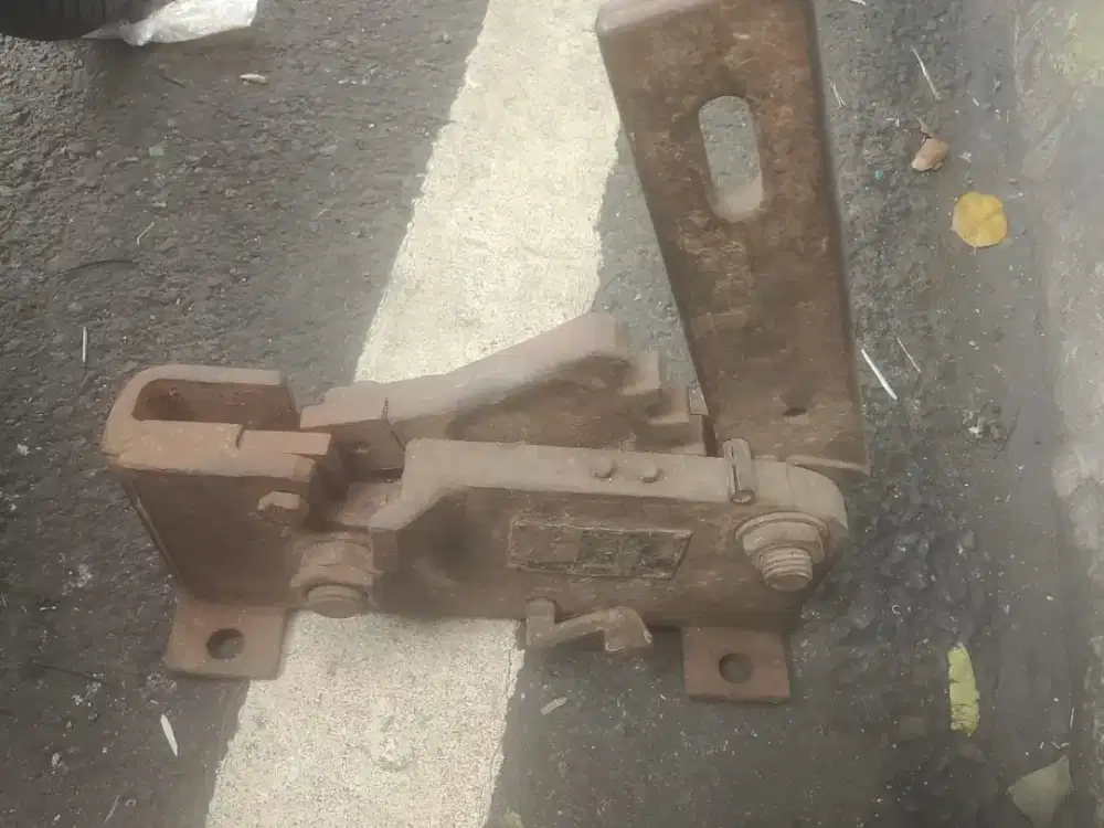 Alat potong besi beton