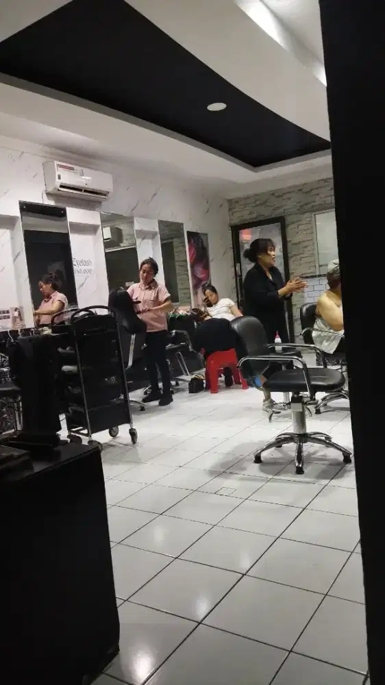 Di cari stylis capster & kasir wanita