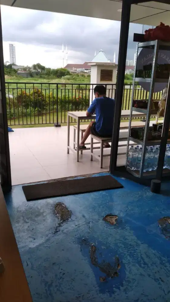 Pekerja untuk bantu bantu di kantin