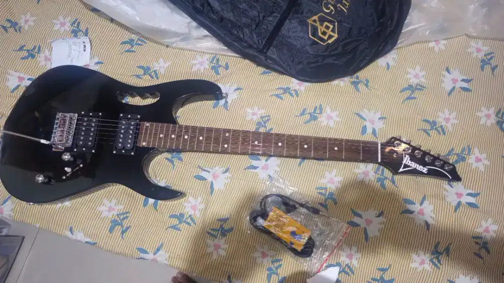 Gitar listrik ibanez model jem flower
