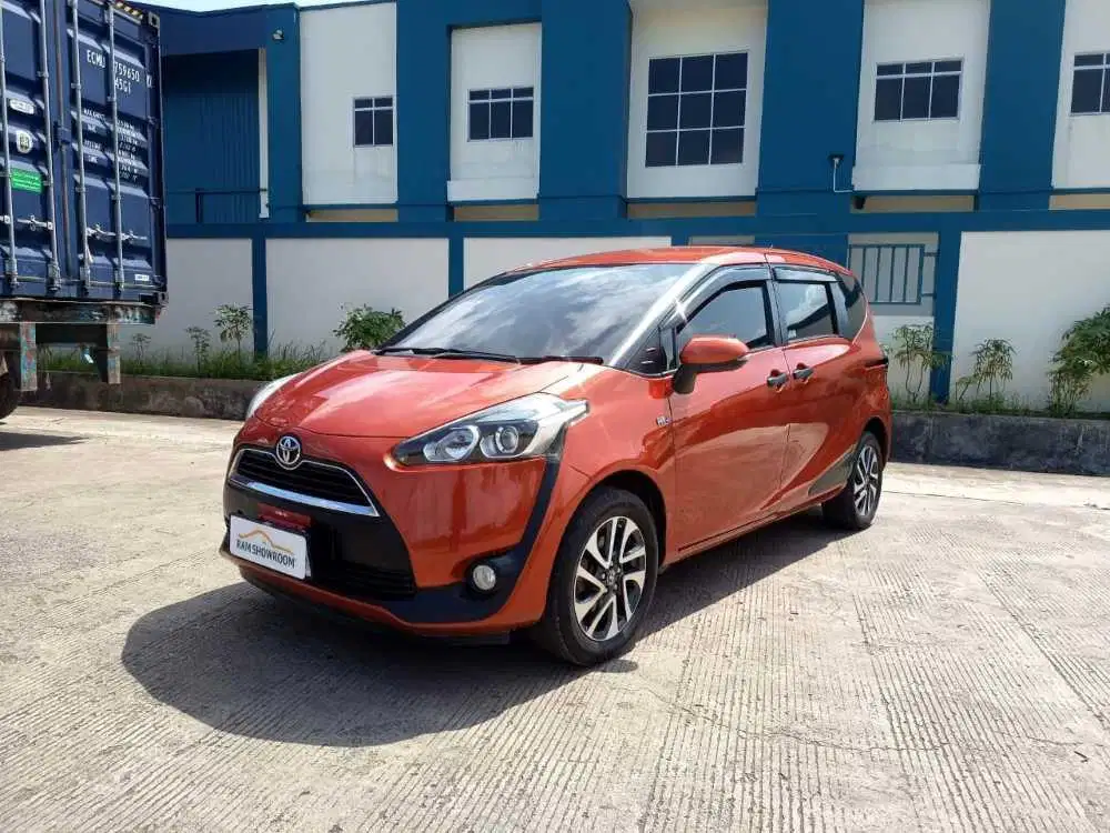 TOYOTA SIENTA V AT 2017