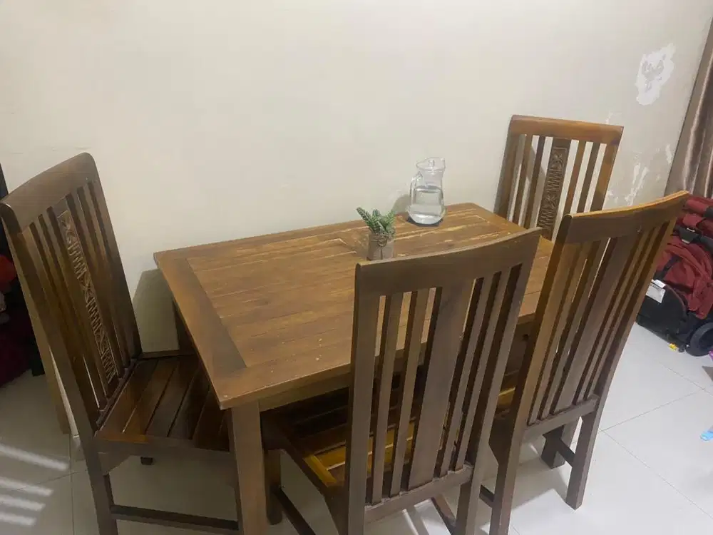 Meja Makan Kayu