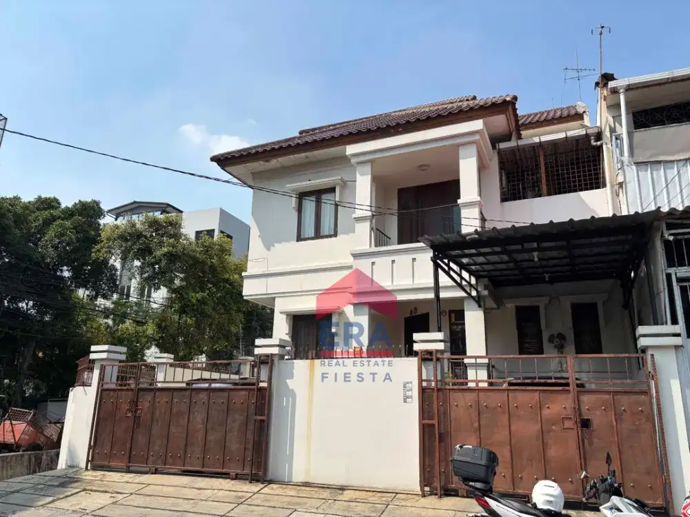 Rumah Hoek 2,5 Lantai Kebon Jeruk Kota Dekat Gajah Mada Plaza dan MRT