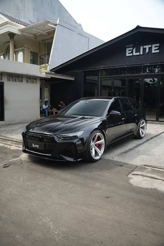 NIK 2022 Audi RS6 Avant Black Mythos Metallic