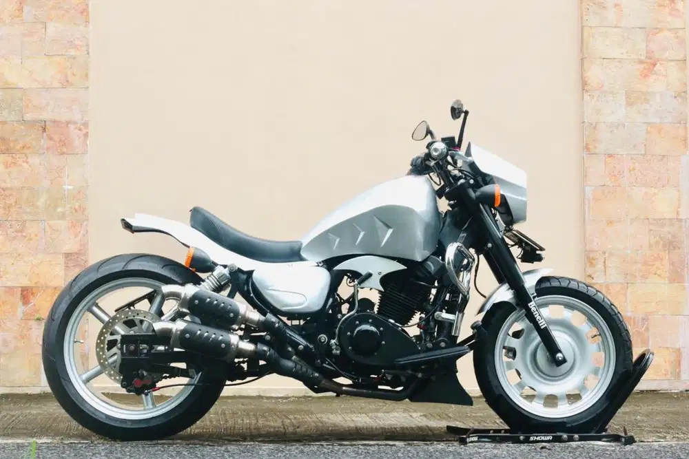 Benelli motobi 200 EVO custom like new Z250 MT25 CBR250