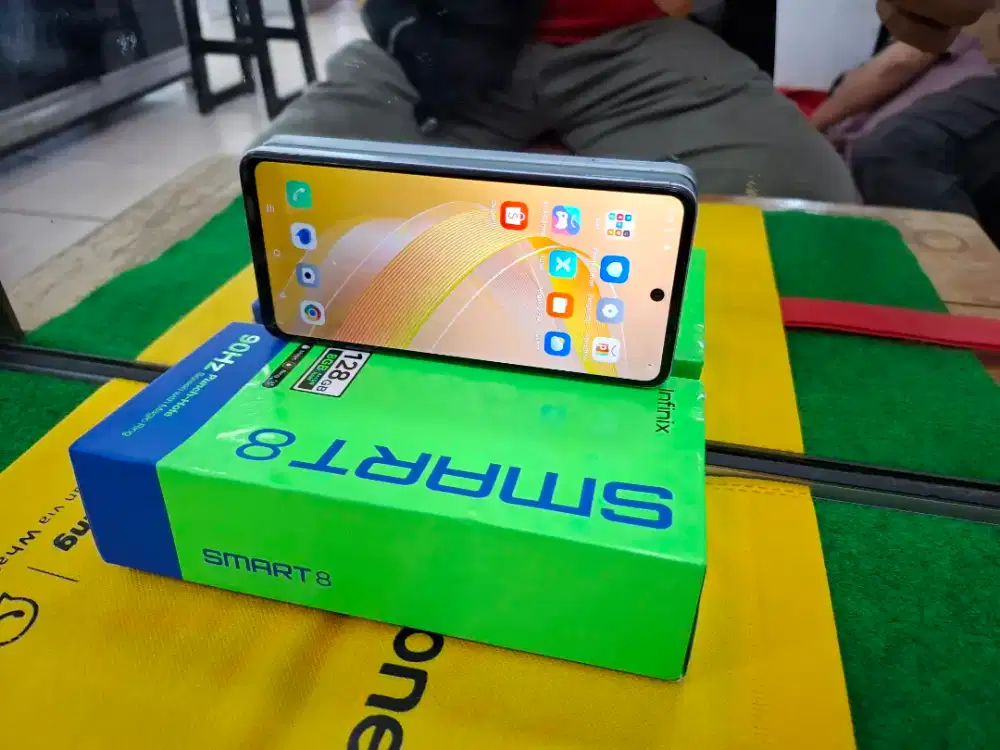 INFINIX SMART 8 Ram 4/128 GB lengkap normal no minus
