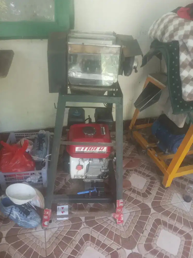 Mesin kelapa parut dan peras santan