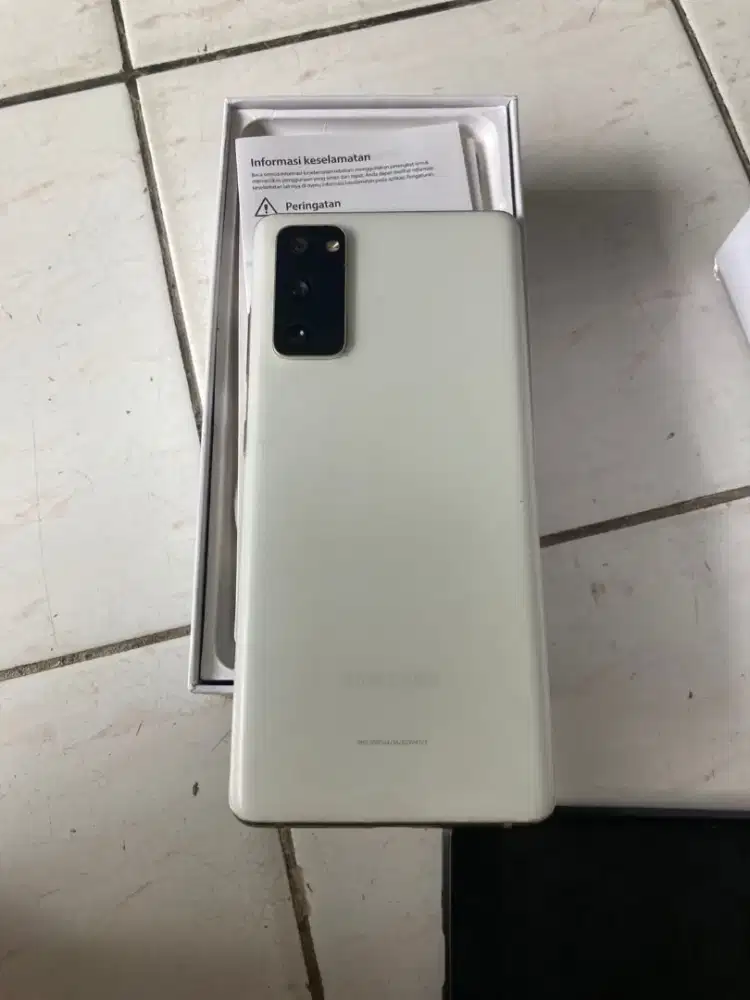 Samsung S20 FE putih