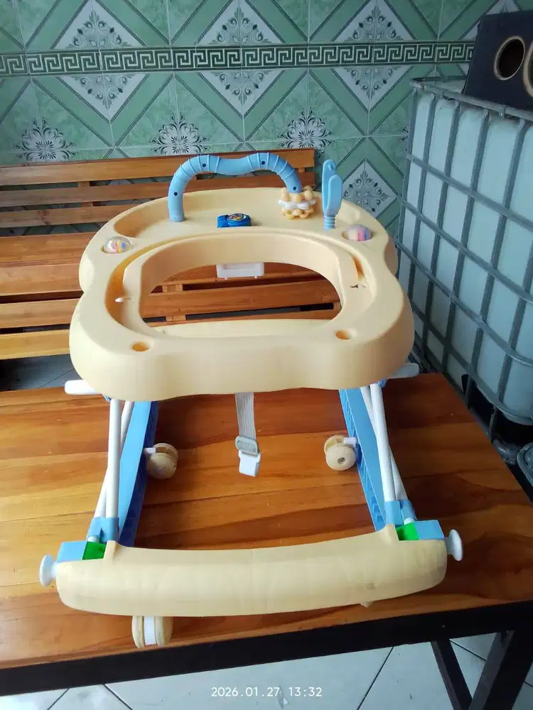 BABY WALKER SECOND