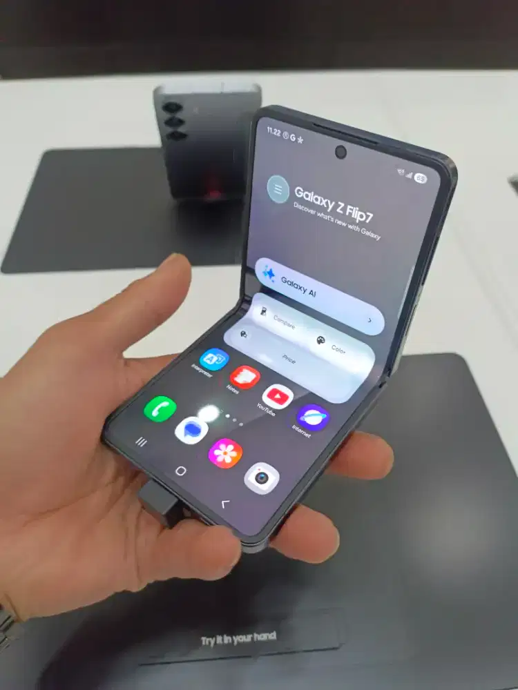 Samsung Galaxy Z Flip 7 12/256GB Cician Tanpa Kartu, Tanpa Dp Bunga 0%