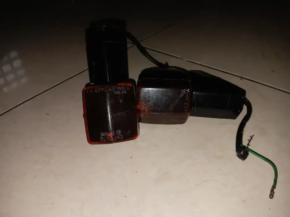 Lampu sein kanan,kiri CBR400F thn 91,-95original