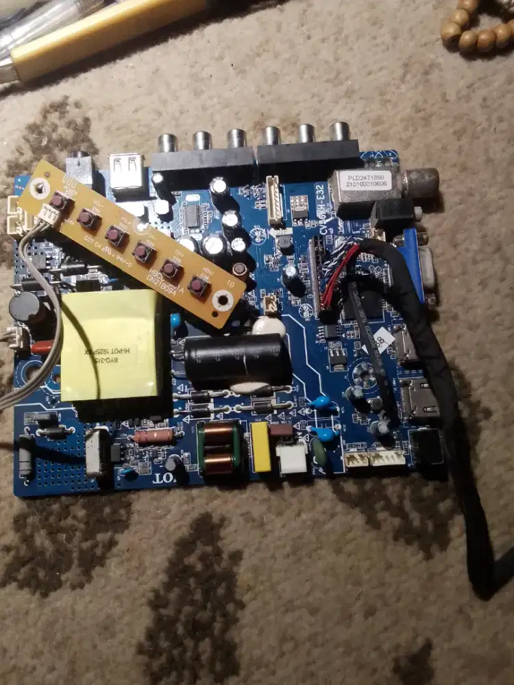 Mesin tv LED polytron 24 inch, PLD24T1850