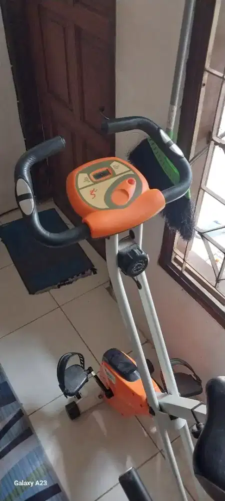 Sepeda statis merk insport