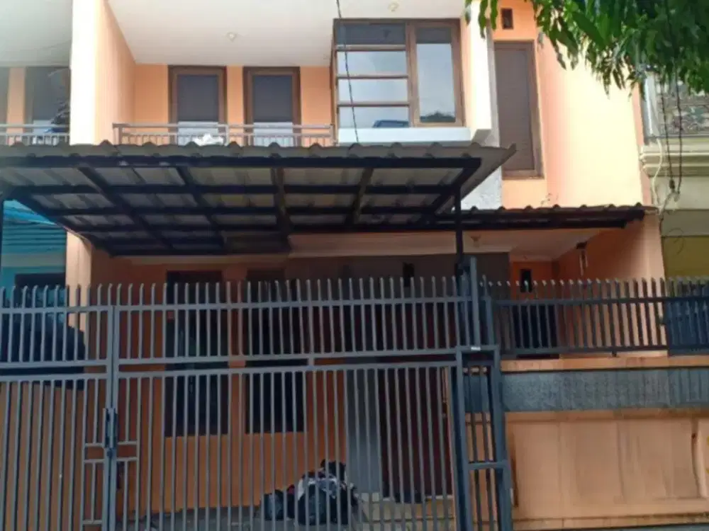 Rumah Johar Baru Akses Jalan 2 Mobil Lingkungan Nyaman