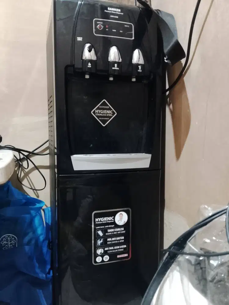 Dispenser galon bawah baru pake 5 bulan