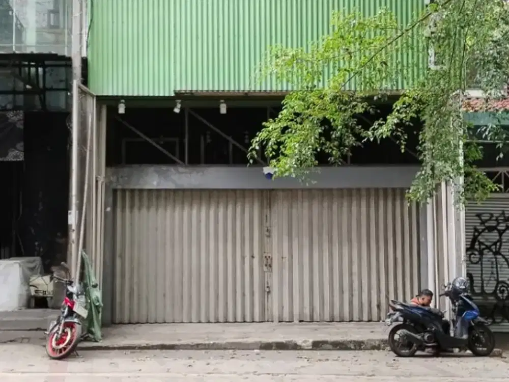 Ruko MURAH Strategis pusat kota siap pakai di Cihampelas , Bandung