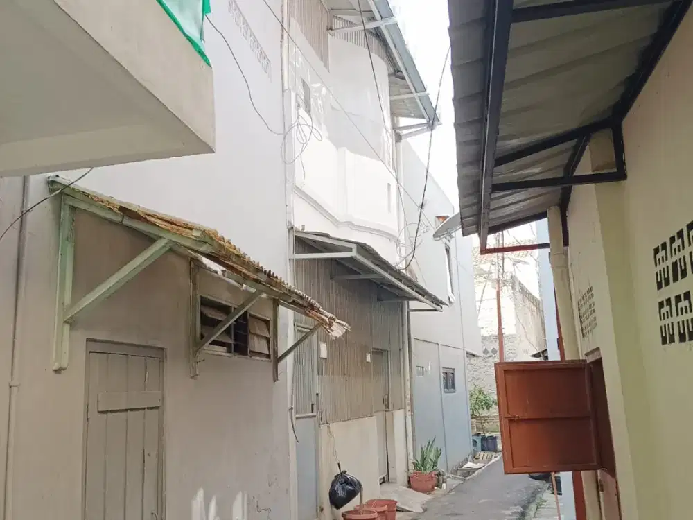 RUMAH  KOST 3 KAMAR  JUAL MURAH HAMPIR NJOP DALAM GANG  CIDENG