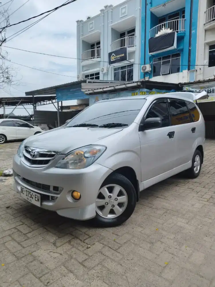 Avanza tipe E tahun 2010 Matic