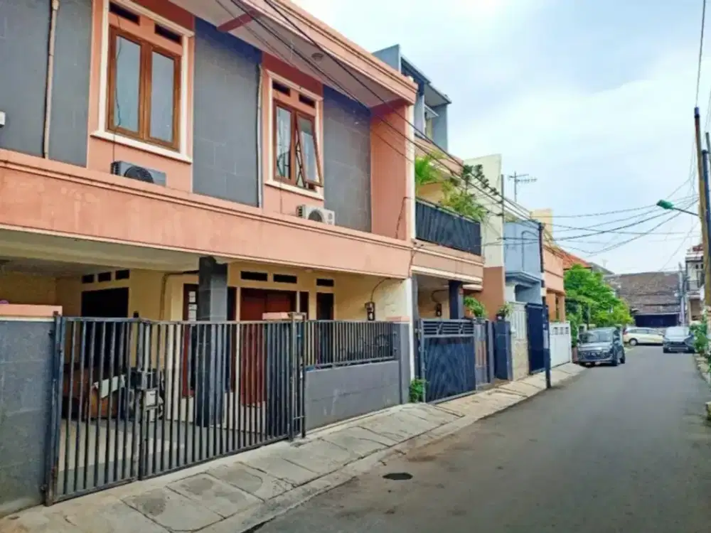 RUMAH CANTIK DI KAMPUNG AMBON AKSES JALAN 2 MOBIL