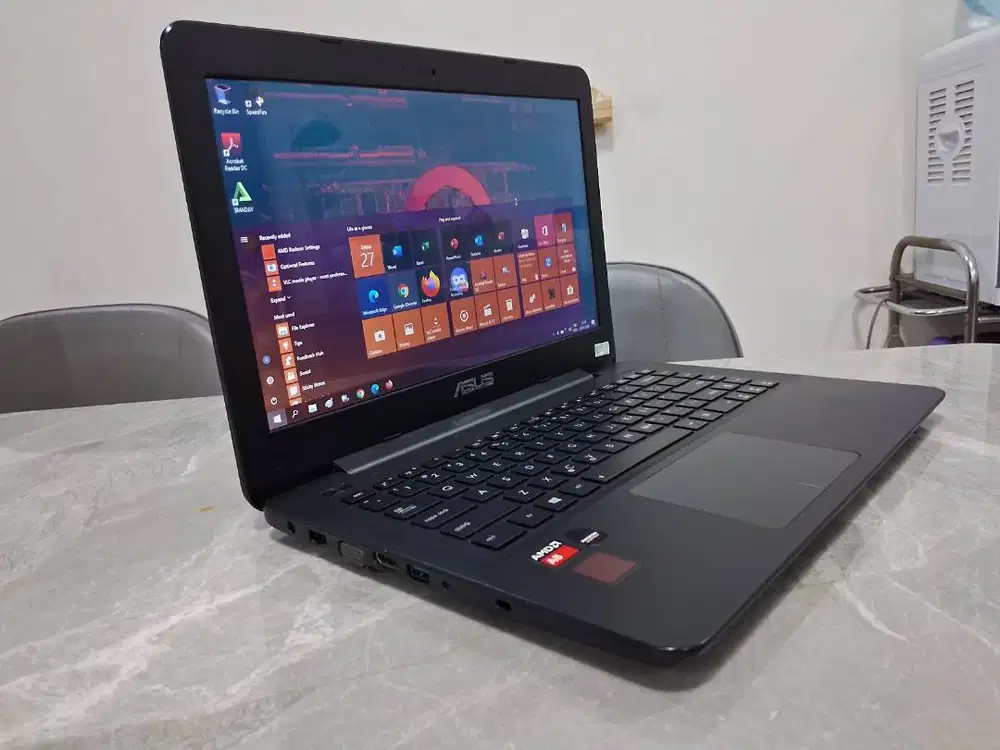ASUS X454Y 8GB AMD Quad Core Radeon R5 SSD ReadyUp Laptop BerGARANSI