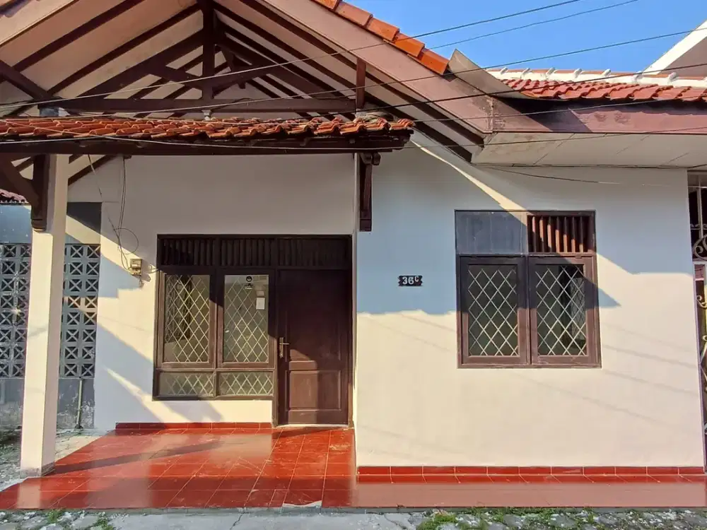 Rumah Nyaman, Rapi Dan Siap Huni Dalam Gang Di Utan Kayu