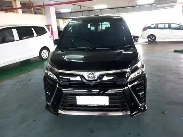 DP MURAH Toyota Voxy 2.0 Bensin-AT 2019 Hitam CBICB