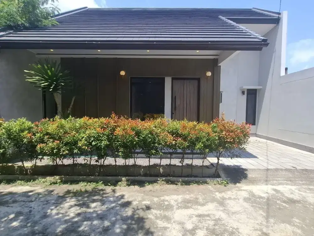 RUMAH MODERN MINIMALIS SIAP HUNI DEKAT CANDI KALASAN & GERBANG TOL
