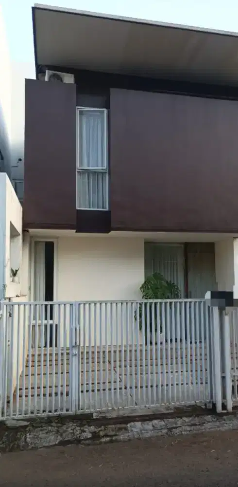 Dijual Rumah Dibawah Pasaran BSD Nusa Loka Serpong Tangerang Selatan